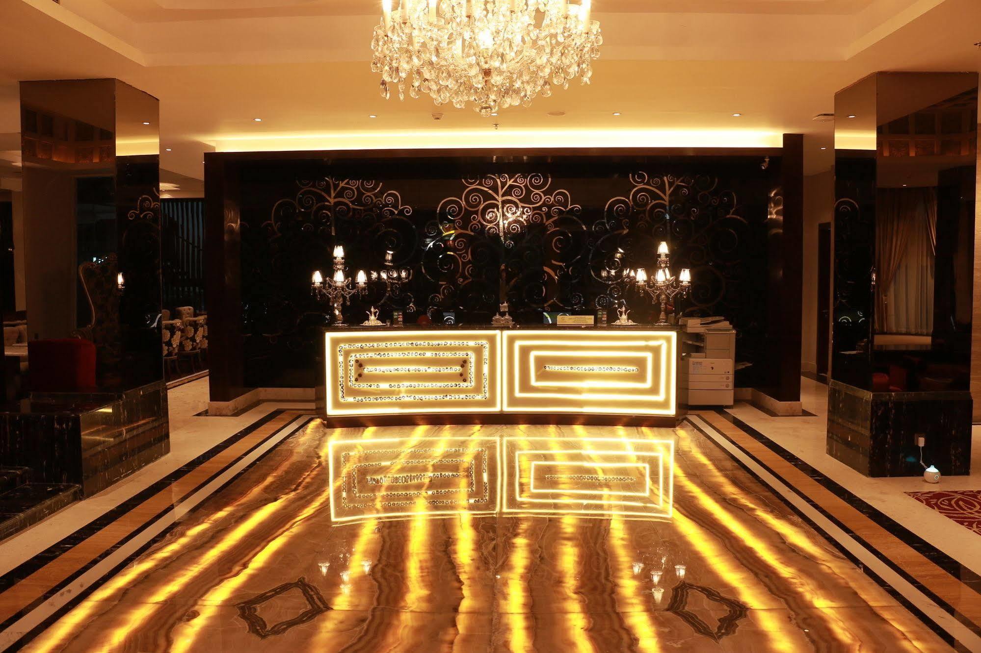 Cinnamon Hotel Boutique Syariah Tutugan Exterior photo